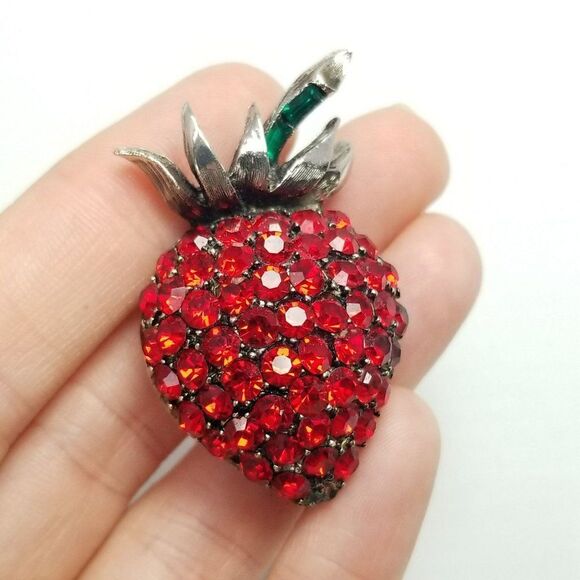 Vintage Red Rhinestone Strawberry Shape Brooch, Encrusted Fruit Shape Pin - Picture 7 of 7